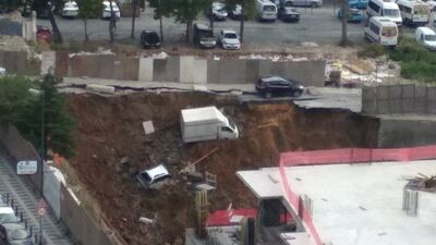 Ümraniye'de istinat duvarı çöktü! Bazı araçlar çukura düştü