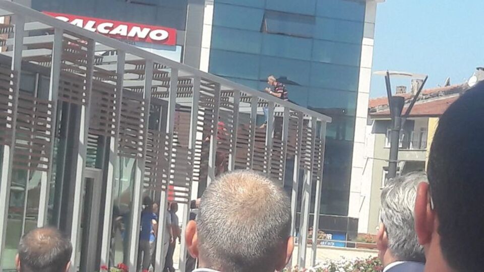 'Haksızlığa uğradığım' dedi, ortalığı birbirine kattı