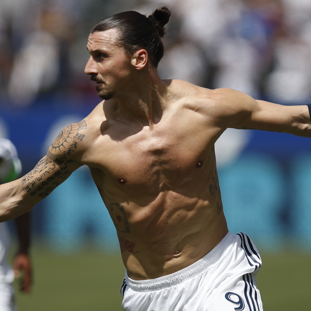 Zlatan'dan bir ilk daha!