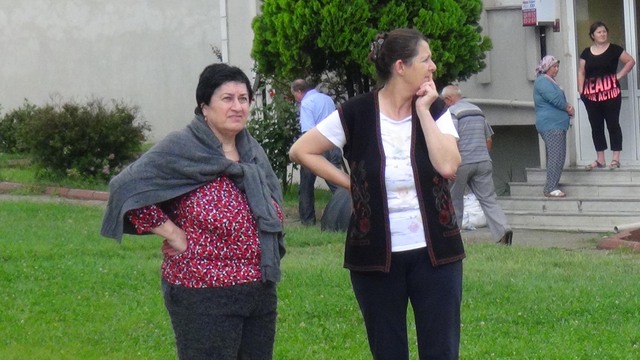Apartmanın çatısına düşen yıldırım yangın çıkardı