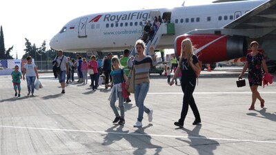 Antalya'ya saatte 18 uçak indi