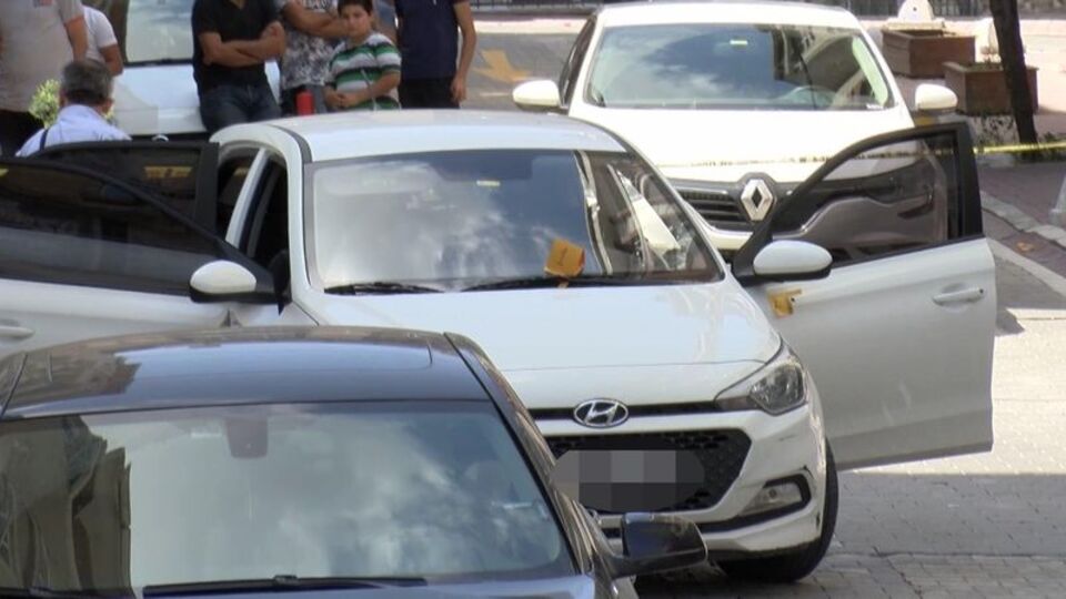 Esenyurt'ta polise saldıran zanlıların aracı bulundu!