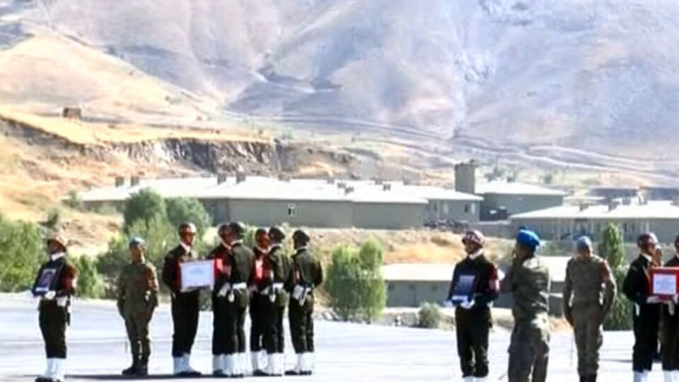 En acı tören! Şehit anne ve bebeği uğurlandı