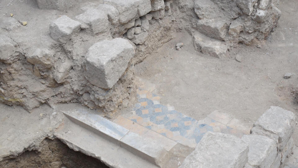 Temel kazısından tarihi yapı çıktı