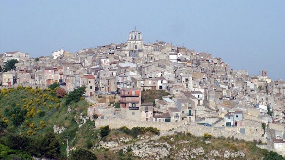 İtalya'da 1 Euro'ya yazlık evler!