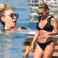 Yorgunluğunu denizde attı