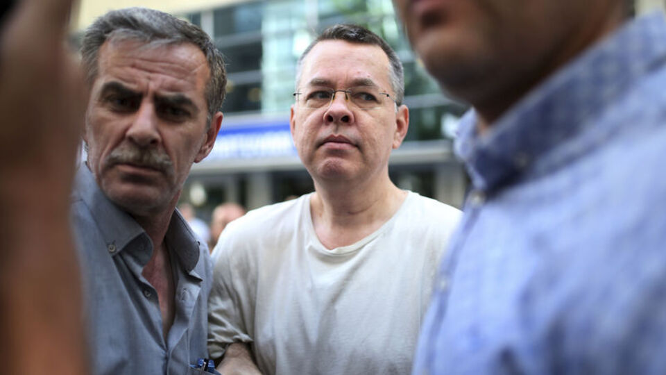 Ölümcül hastalıktan misyonerliğe... Kriz çıkartan Papaz Brunson'ın bilinmeyen hikayesi