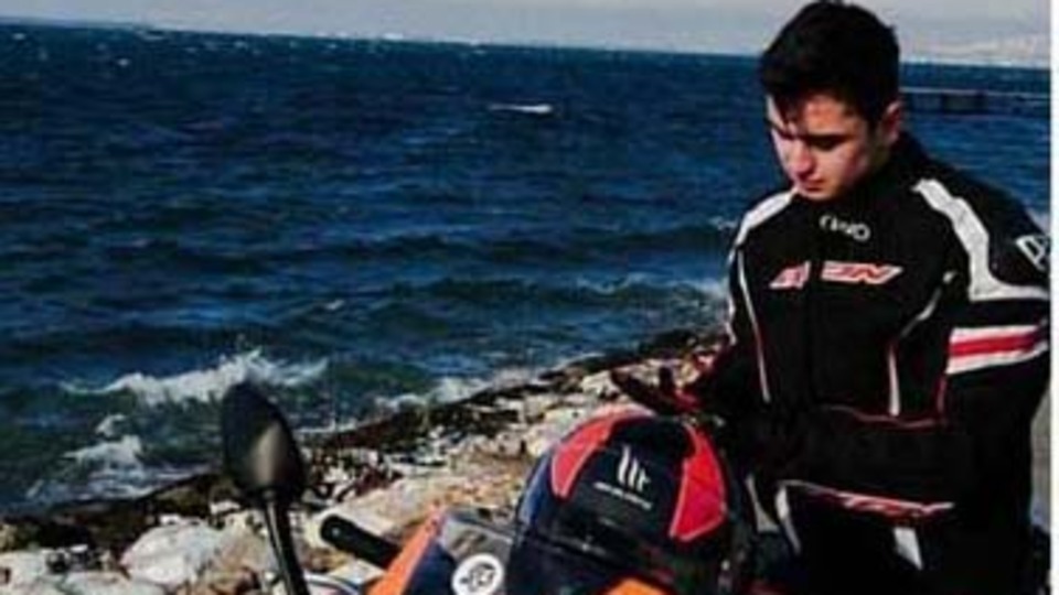 Kamyonete arkadan çarpan motosikletli genç öldü