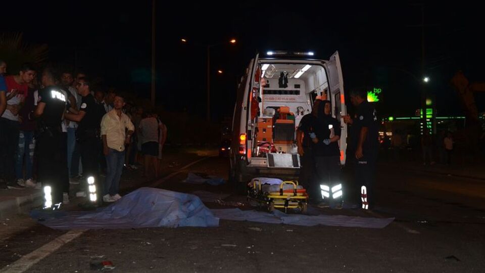 Manisa'da feci kaza! TIR, iki motosikleti biçti, 2 kişi öldü