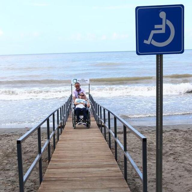 Engelliler için denizde engeli kaldırdılar!