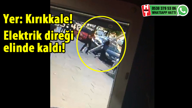 Elektrik direği elinde kaldı!