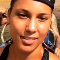 Alicia Keys 'Halkalı Şeker'le yüzdü!