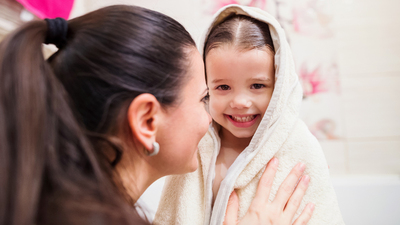 Uzmanlar uyardı: Çocukları çok sık yıkamayın!
