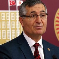 Özcan Yeniçeri kimdir?