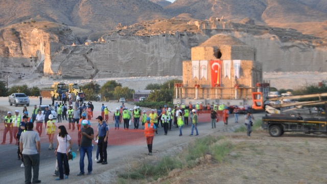 Tarihi Artuklu Hamamı yeni yerine taşındı