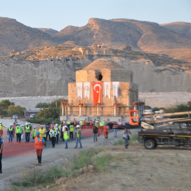 Tarihi Artuklu Hamamı yeni yerine taşındı