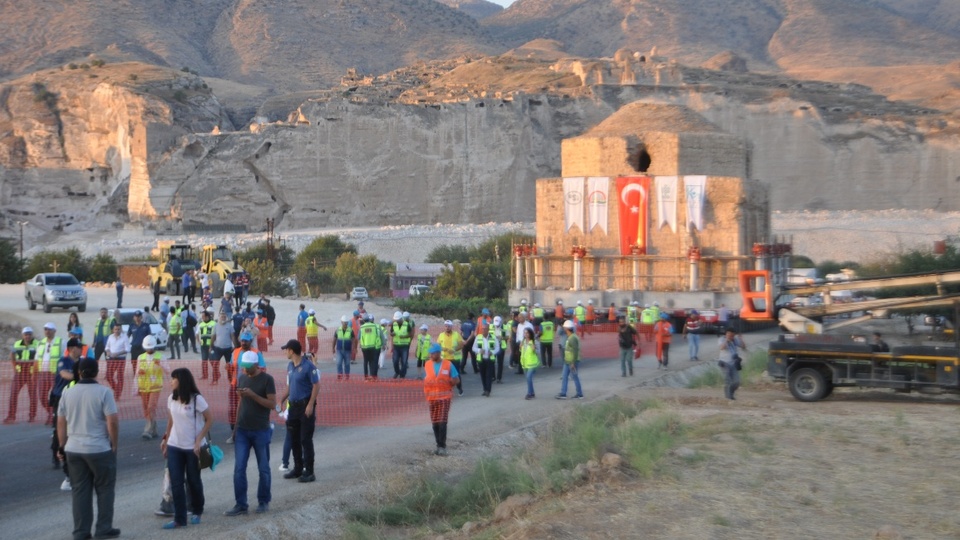Tarihi Artuklu Hamamı yeni yerine taşındı