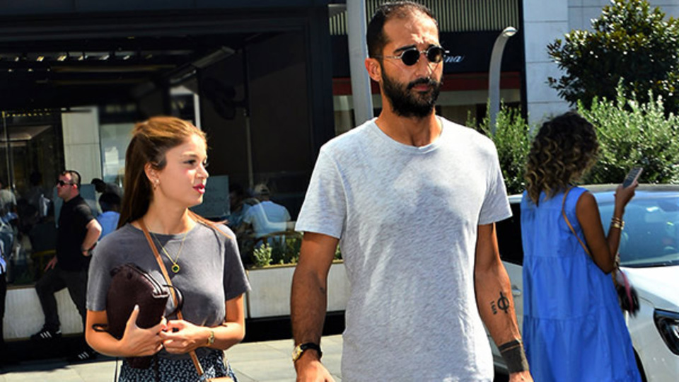 Çiçeği burnunda çift alışverişte