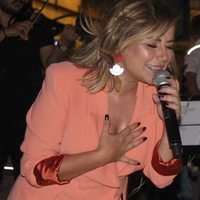 Merve Özbey, İzmirli hayranlarıyla buluştu