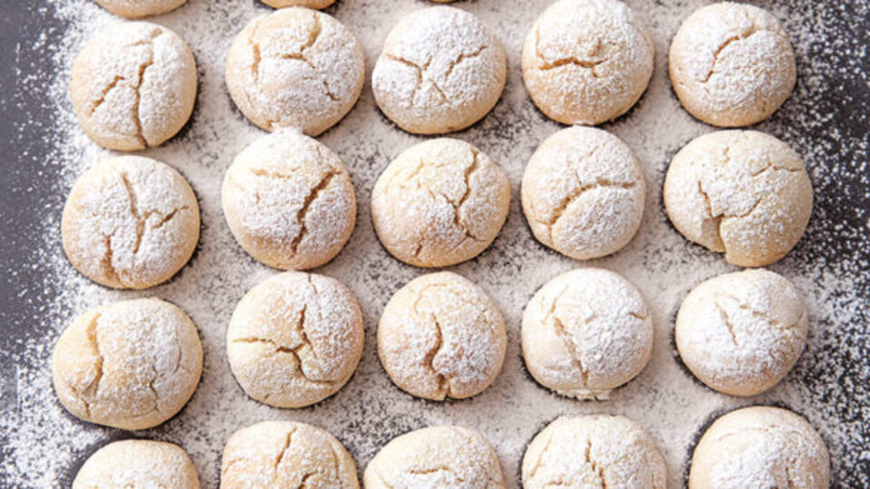 Ağızda dağılan un kurabiyeleri nasıl yapılır?