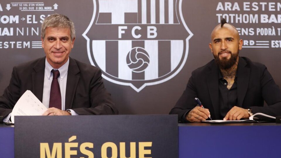 Vidal resmen Barcelona'da