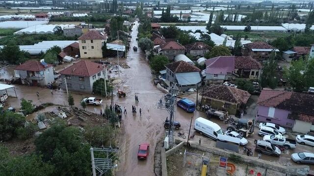 Antalya'nın Elmalı ilçesini sel vurdu