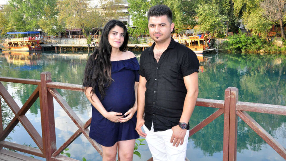 8 aylık hamile kadın ve eşini 1 saat zorla alıkoydular