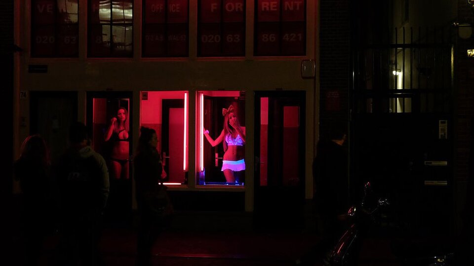 Amsterdam'ın genelevleri ile ünlü sokağına zorunlu temizlik molaları geliyor