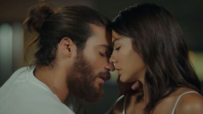 Sanem ile Can yol ayrımında! Romantik anlar...