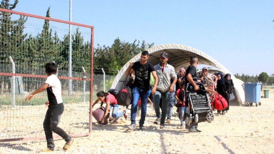 Kilis'te sınır kapısı doldu taştı... Akın akın gidiyorlar