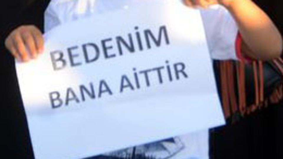Annesi babasını öldürdü... Akılalmaz işkenceler yaşadı...
