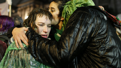 Arjantinliler dev ekranda izledi, kürtaj yasası reddedildi!