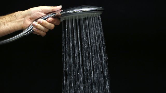 Şampuan şişelerine kamera yerleştirip sattılar!