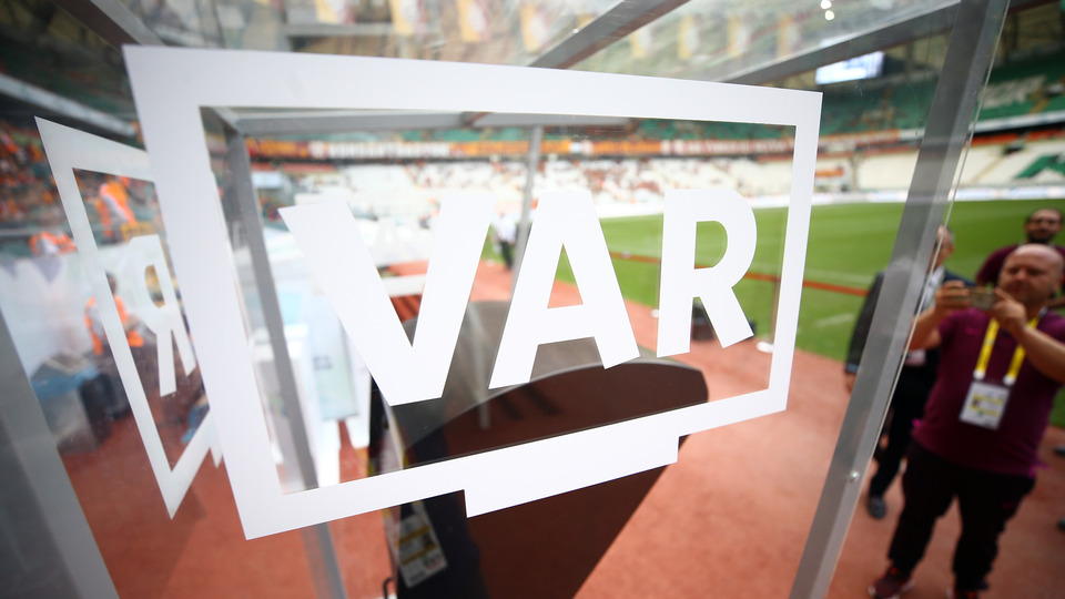 Hakem, ofsayt 'VAR' dedi!