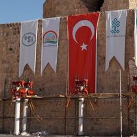 Tarihi Artuklu Hamamı yeni yerine indirildi