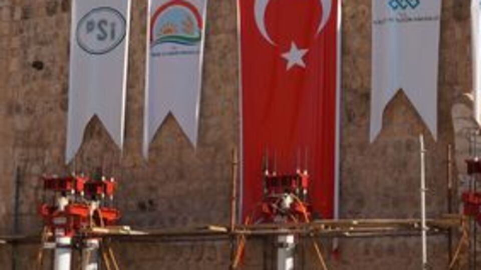 Tarihi Artuklu Hamamı yeni yerine indirildi