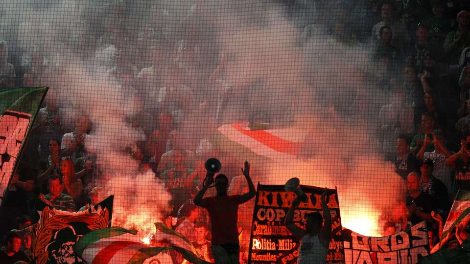 Sturm Graz tribünlerinde büyük skandal!