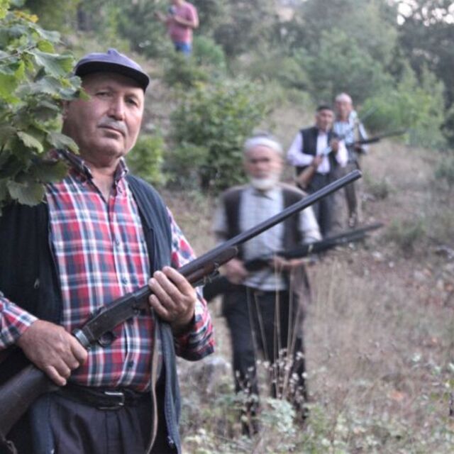 Köylüler silahlı nöbete başladı!