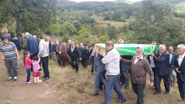 3 kişinin cenazesi aynı tabutta...