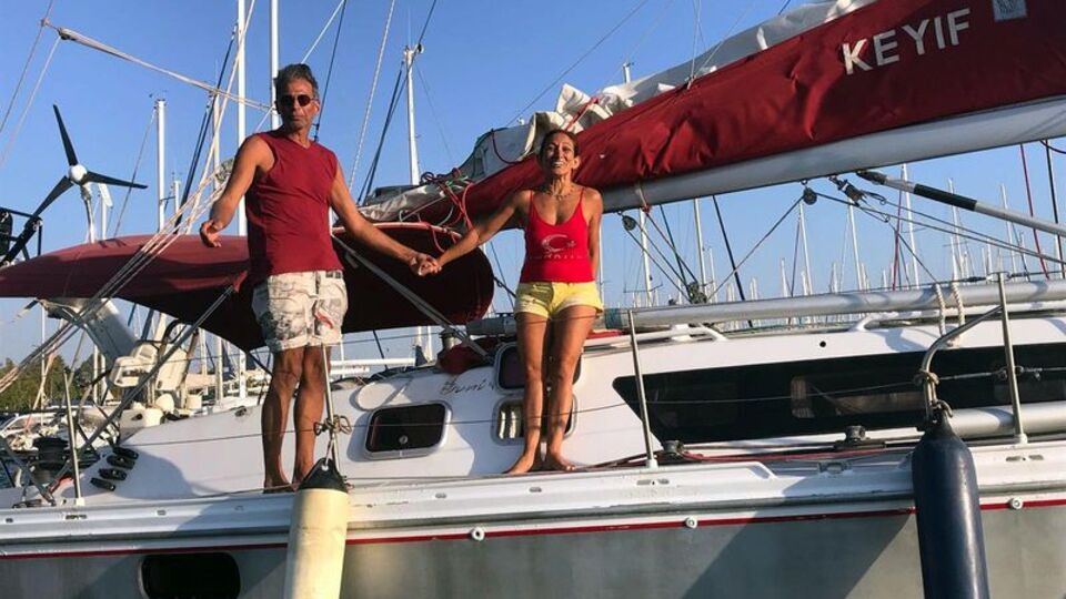 Yelkenli ile 6 yıldır dünya turunda olan doktor çift, Seferihisar'da