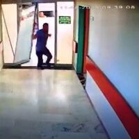 Yer: Elazığ! Yoğun bakım kapısını kırıp doktora saldırdılar