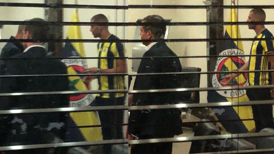 Fenerbahçe yeni golcüyü resmen açıkladı!
