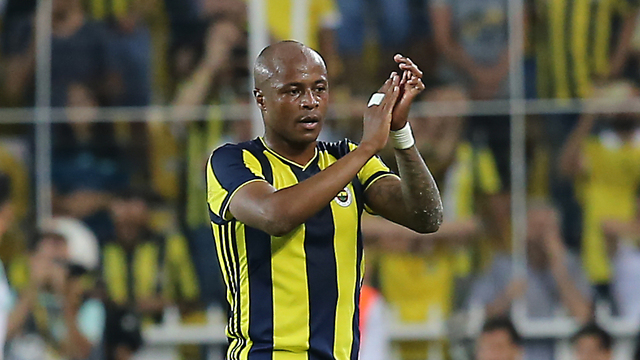 Islam Slimani'yi Ayew anlattı!
