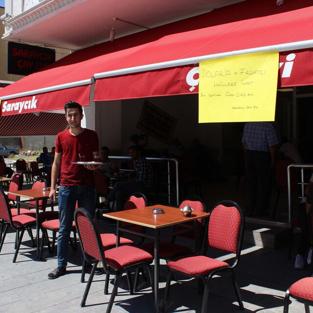100 dolar bozdurana akşama kadar çay ücretsiz