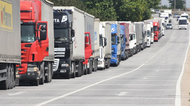Kapıkule'de tır kuyruğu 11 kilometreye ulaştı