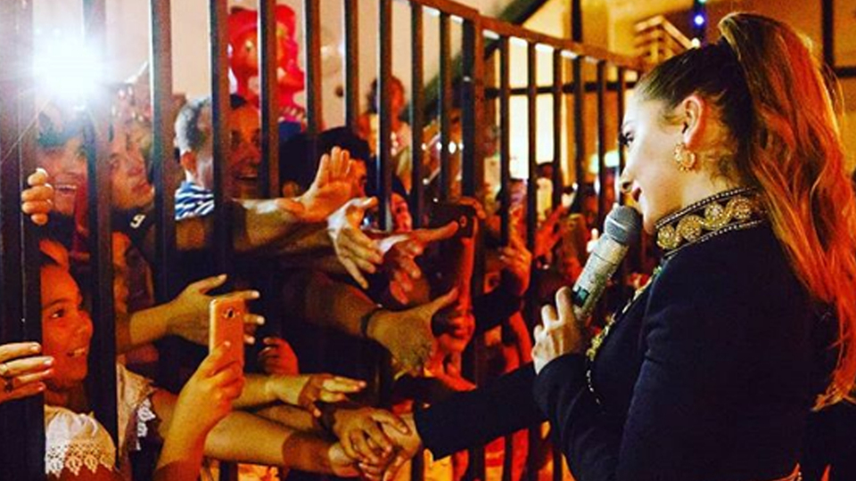 Hadise'nin paylaşımına tepki yağdı