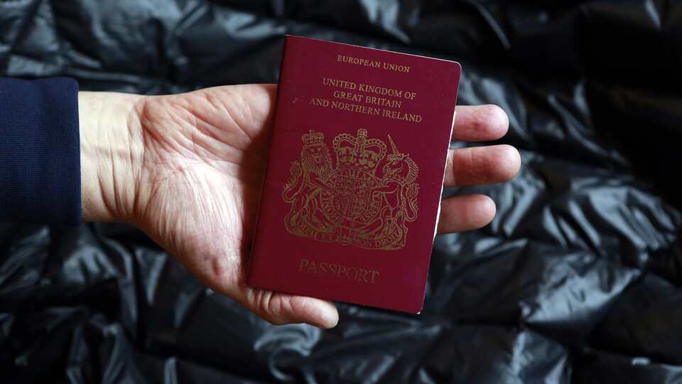 İngiltere'de pasaport krizi!