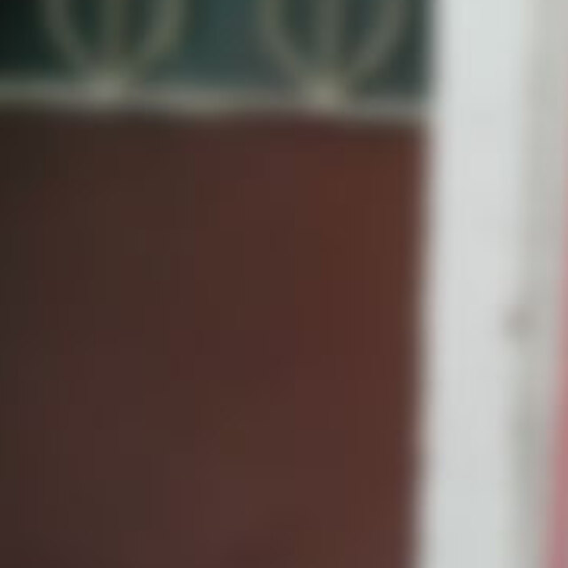 Kapıyı güler yüzle "Merhaba" diyerek açtı ama bunu hiç beklemiyordu!