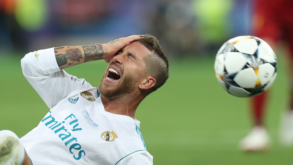 Dünyaca ünlü nörolog uyardı: Topa kafayla vurmak yasaklanmalı!