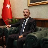 Bakan Akar YÖK Başkanı ile bedelliyi görüştü